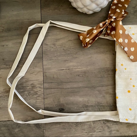 NEW Daisy Purse - Picture 8 of 11